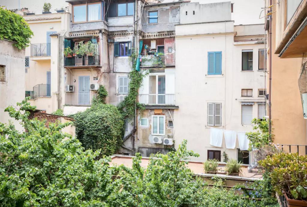 Via Laurina 40 Roma